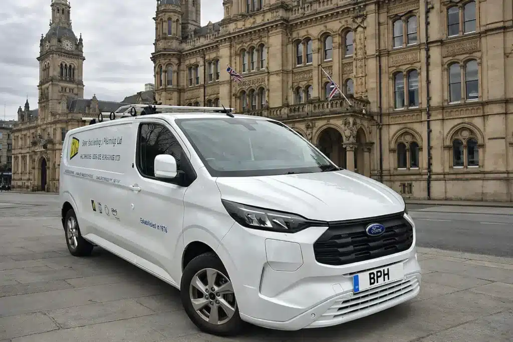 Emergency plumbing engineer attending commercial site